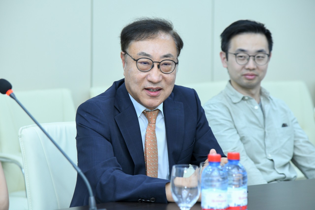 BMU-da koreyalı müəllimlərlə görüş olub - FOTOLAR