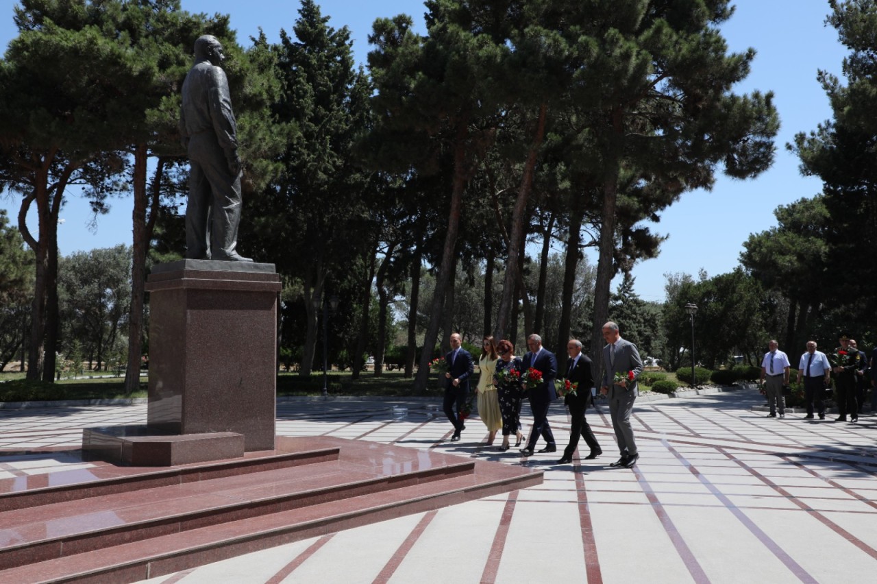 Suraxanıda “Qərbi Azərbaycan irsi” kitabının I cildinin təqdimatı oldu - FOTOLAR
