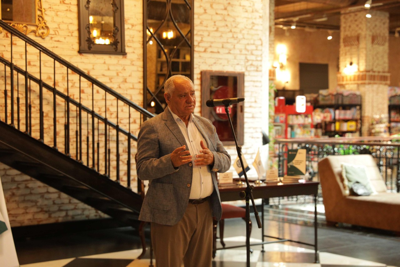 “İctimaiyyətlə əlaqələrin əsasları” adlı dərs vəsaitinin təqdimatı keçirildi - FOTOLAR