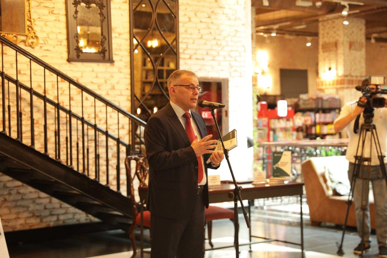 “İctimaiyyətlə əlaqələrin əsasları” adlı dərs vəsaitinin təqdimatı keçirildi - FOTOLAR