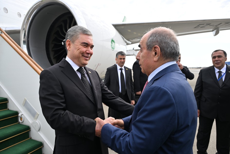 Berdiməhəmmədov Azərbaycana gəldi