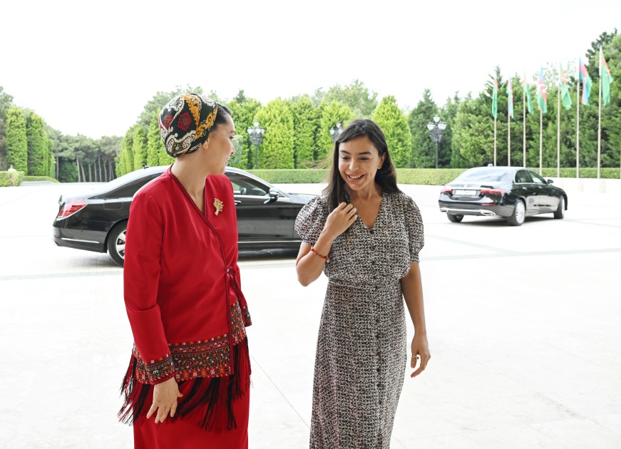 Leyla Əliyeva Oquldjaxan Atabayeva ilə görüşüb - FOTOLAR