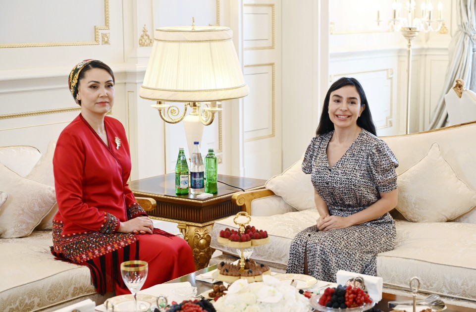 Leyla Əliyeva Oquldjaxan Atabayeva ilə görüşüb - FOTOLAR