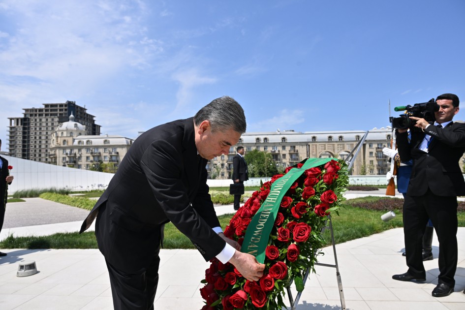 Berdiməhəmmədov Zəfər parkını ziyarət edib - FOTOLAR