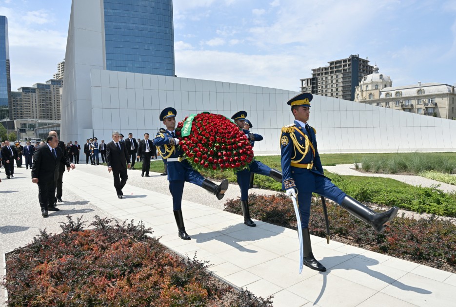 Berdiməhəmmədov Zəfər parkını ziyarət edib - FOTOLAR