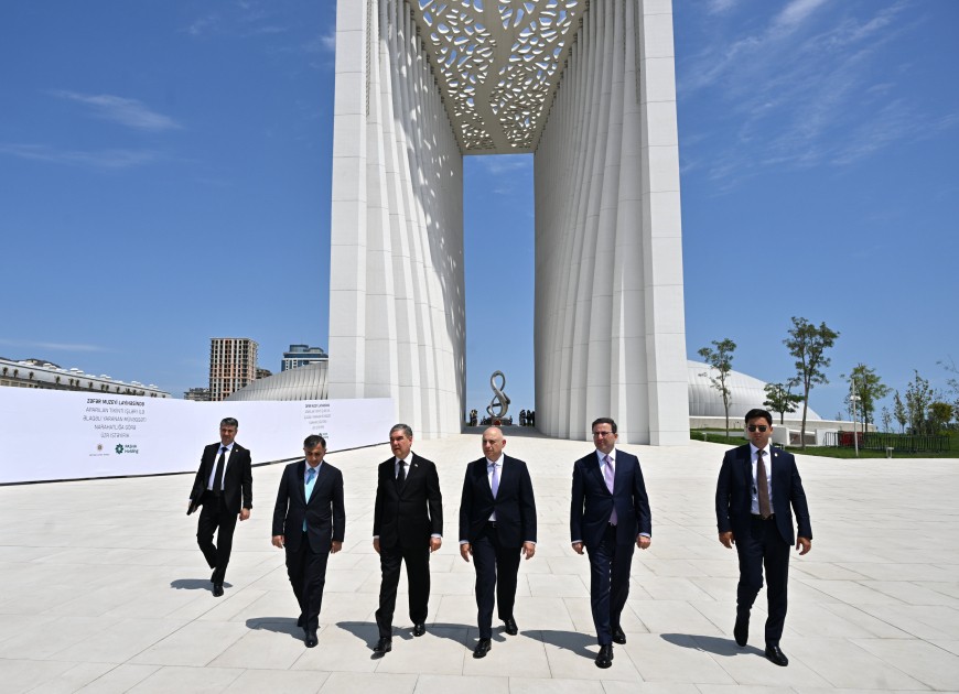 Berdiməhəmmədov Zəfər parkını ziyarət edib - FOTOLAR