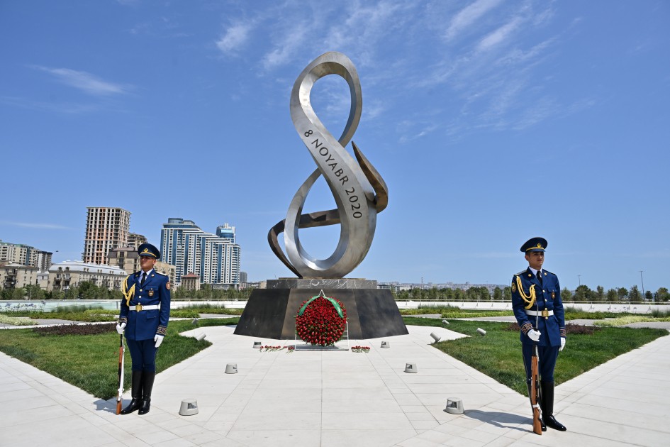 Berdiməhəmmədov Zəfər parkını ziyarət edib - FOTOLAR