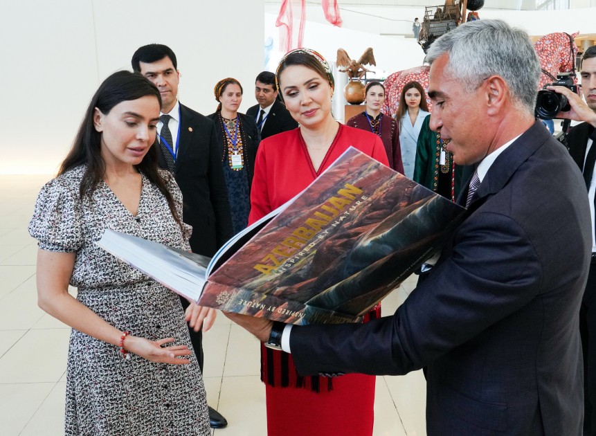 Oquldjaxan Atabayeva Heydər Əliyev Mərkəzində olub - FOTOLAR