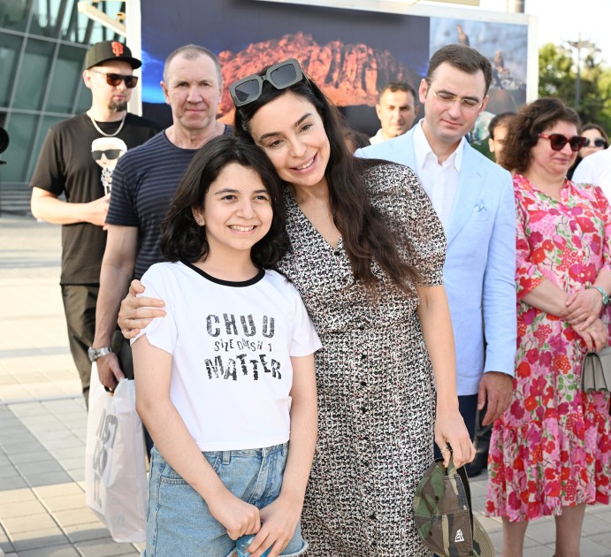 Leyla Əliyeva Dənizkənarı bulvarda sərgi açılışında - FOTOLAR