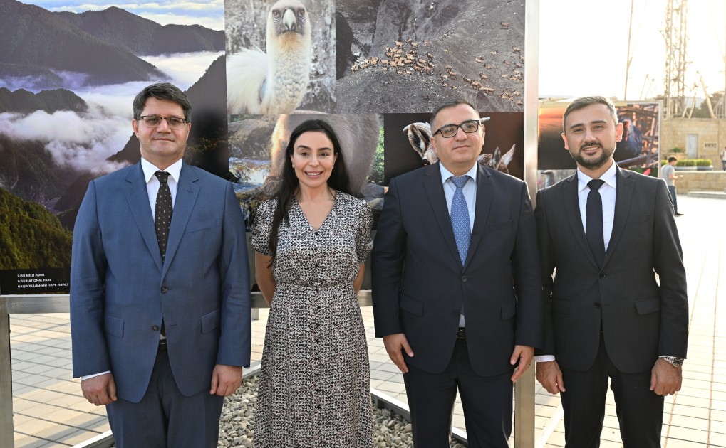 Leyla Əliyeva Dənizkənarı bulvarda sərgi açılışında - FOTOLAR