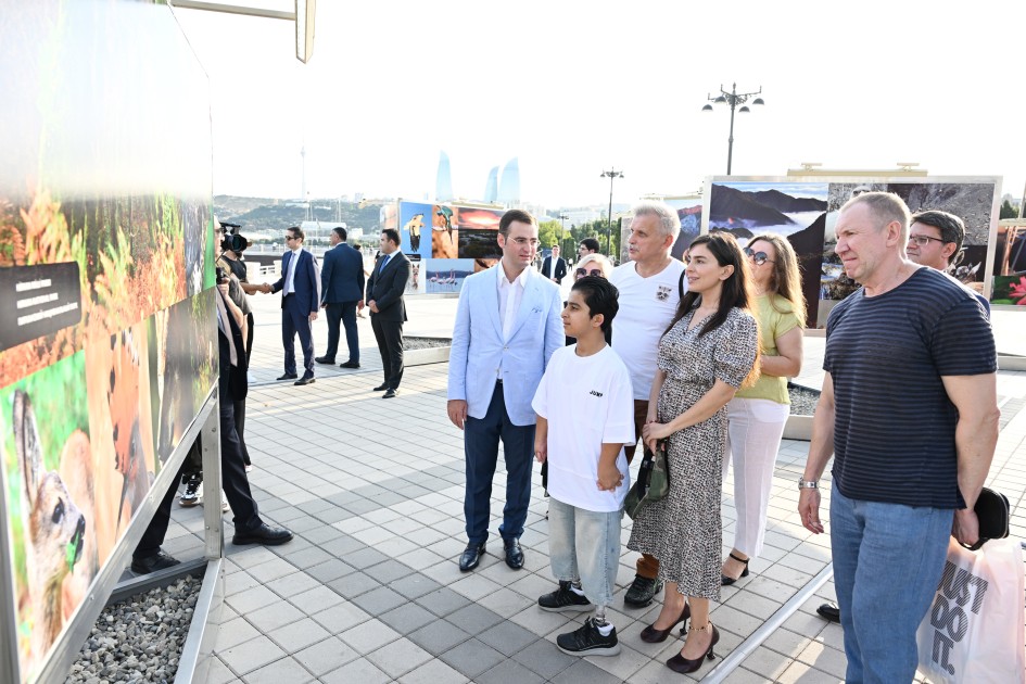 Leyla Əliyeva Dənizkənarı bulvarda sərgi açılışında - FOTOLAR