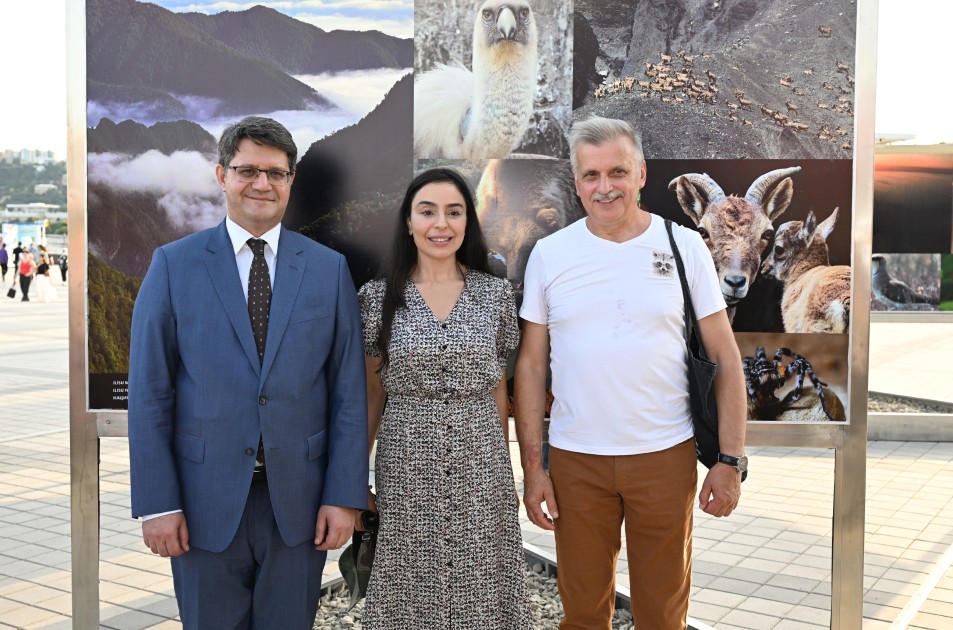 Leyla Əliyeva Dənizkənarı bulvarda sərgi açılışında - FOTOLAR