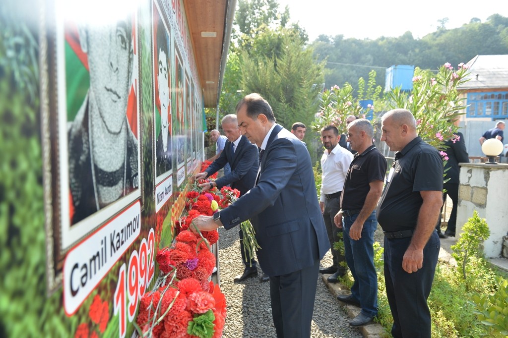 Taleh Qaraşov kənd sakinlərinin problemlərini dinlədi - FOTOLAR