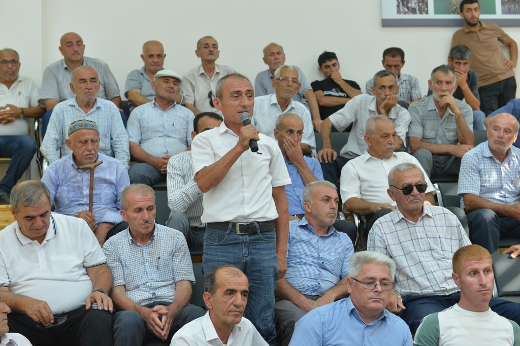 Taleh Qaraşov kənd sakinlərinin problemlərini dinlədi - FOTOLAR