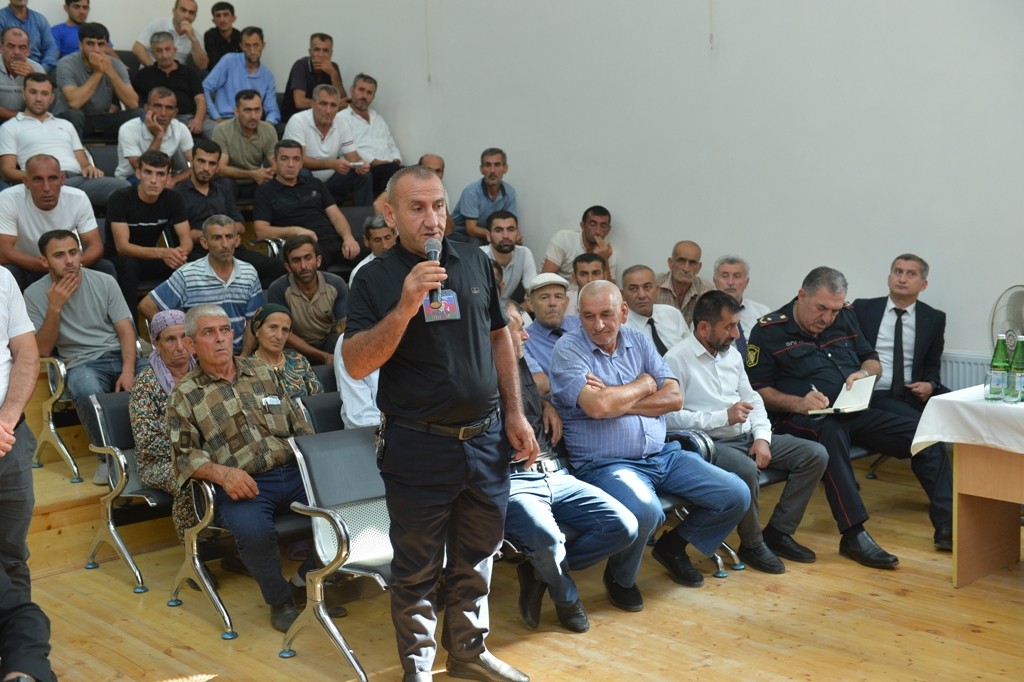 Taleh Qaraşov kənd sakinlərinin problemlərini dinlədi - FOTOLAR