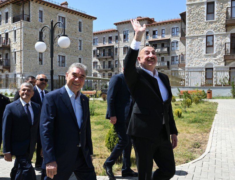 Liderlər Şuşadakı birinci yaşayış kompleksində - FOTOLAR