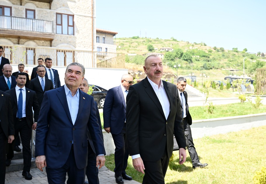 Liderlər Şuşadakı birinci yaşayış kompleksində - FOTOLAR