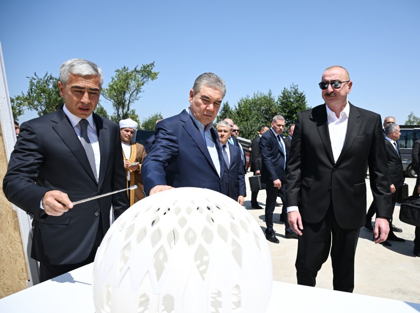 Prezident və Berdiməhəmmədov Yeni Şuşa məscidindəki işlərlə tanış oldular - FOTOLAR