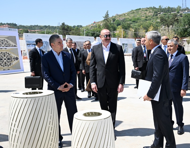 Prezident və Berdiməhəmmədov Yeni Şuşa məscidindəki işlərlə tanış oldular - FOTOLAR