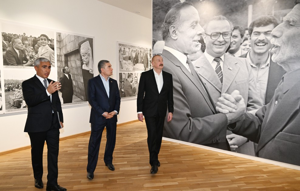 Liderlər  “Heydər Əliyev və Qarabağ” sərgisi ilə tanış oldular - FOTOLAR