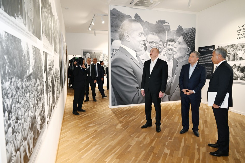 Liderlər  “Heydər Əliyev və Qarabağ” sərgisi ilə tanış oldular - FOTOLAR