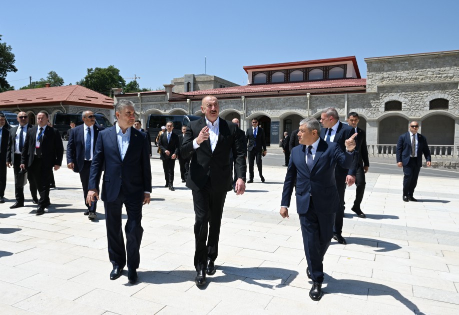 Şuşada gülləbaran edilmiş heykəllərə baxdılar - FOTOLAR