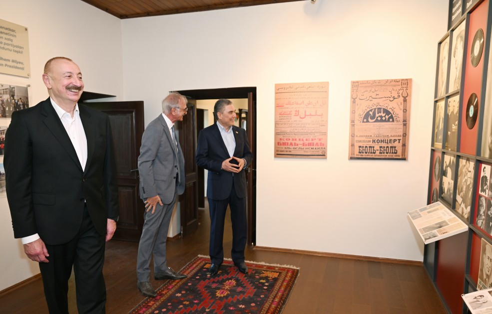 Liderlər Bülbülün ev-muzeyində - FOTOLAR