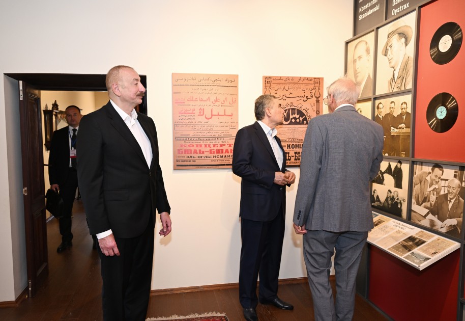 Liderlər Bülbülün ev-muzeyində - FOTOLAR