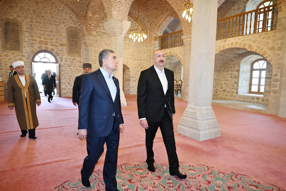 İlham Əliyev və Berdiməhəmmədov Yuxarı Gövhər Ağa məscidini ziyarət etdilər - FOTOLAR