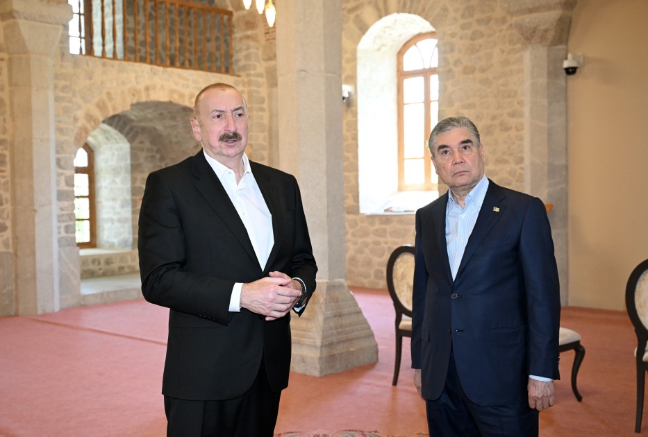 İlham Əliyev və Berdiməhəmmədov Yuxarı Gövhər Ağa məscidini ziyarət etdilər - FOTOLAR