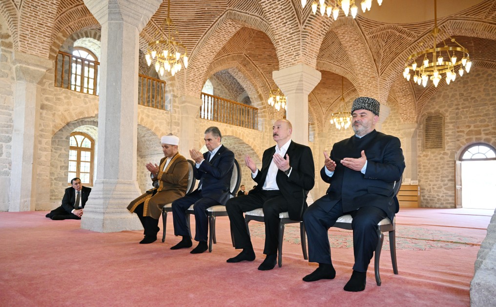 İlham Əliyev və Berdiməhəmmədov Yuxarı Gövhər Ağa məscidini ziyarət etdilər - FOTOLAR