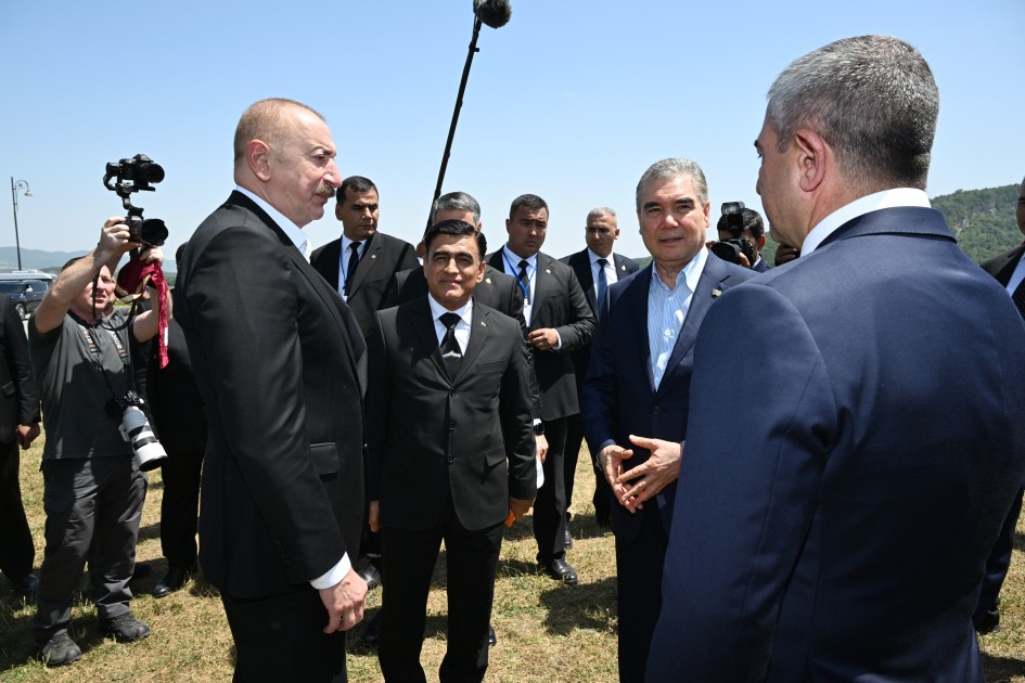 Prezident Berdiməhəmmədova Qarabağ atı hədiyyə etdi - FOTOLAR