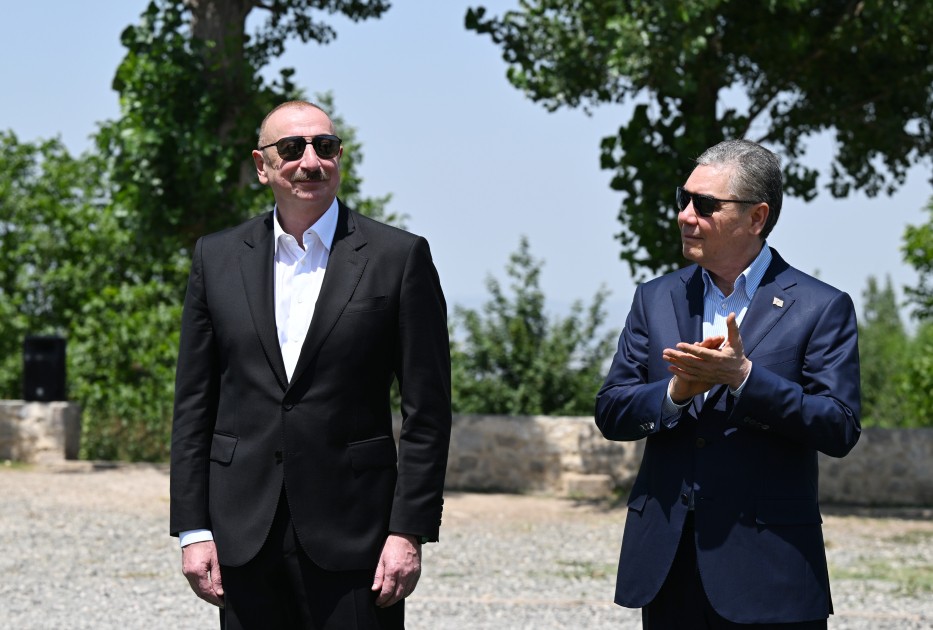 Prezident Berdiməhəmmədova Qarabağ atı hədiyyə etdi - FOTOLAR