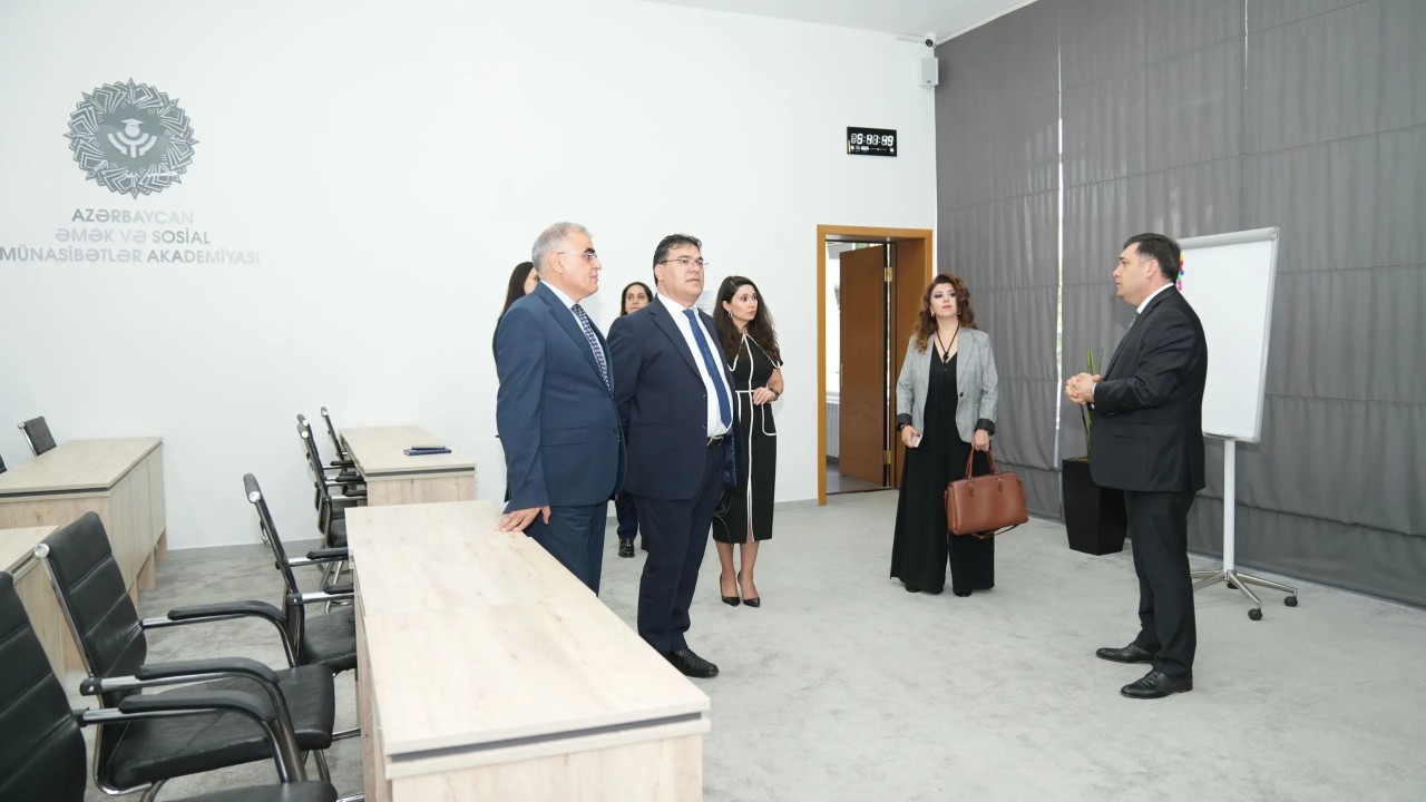 AƏSMA-da Milli Observatoriyanın nümayəndələri ilə görüş keçirildi - FOTOLAR