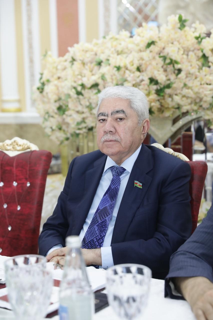 Deputat Ağalar Vəliyev Xaçmazda müəllim və şagirdləri təltif etdi - FOTOLAR