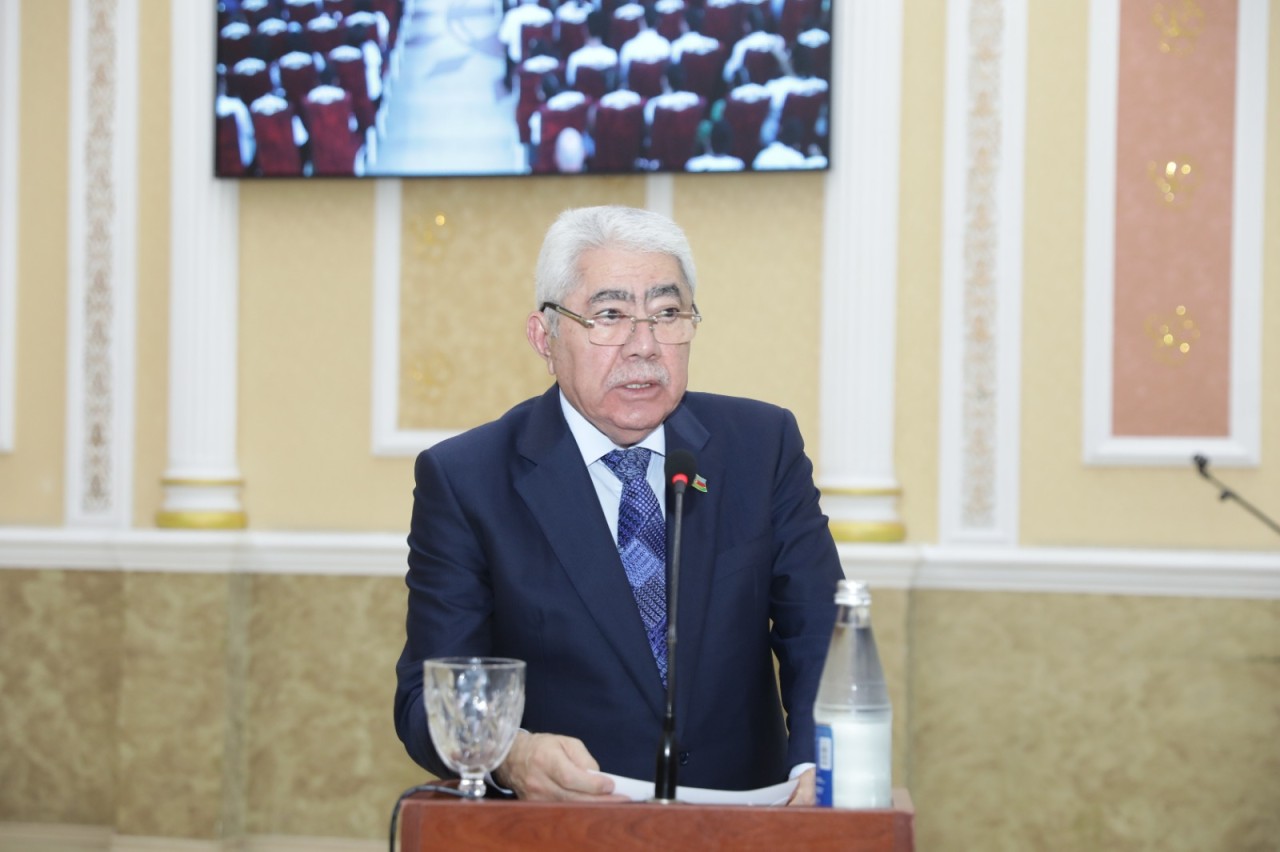 Deputat Ağalar Vəliyev Xaçmazda müəllim və şagirdləri təltif etdi - FOTOLAR