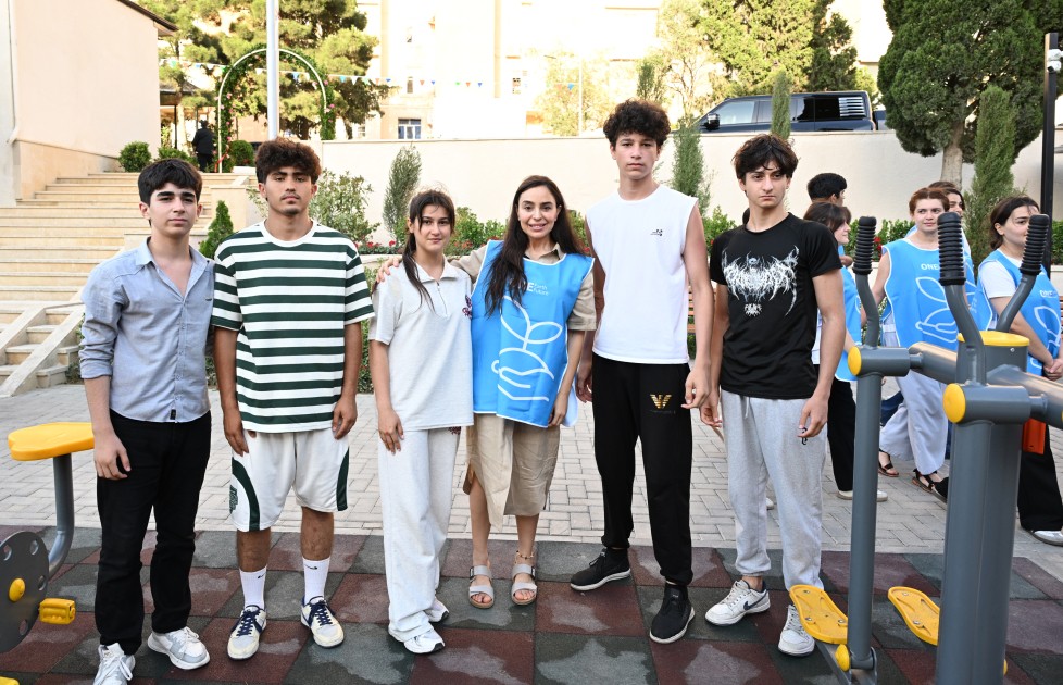 Leyla Əliyeva növbəti abad həyətin açılışında - FOTOLAR