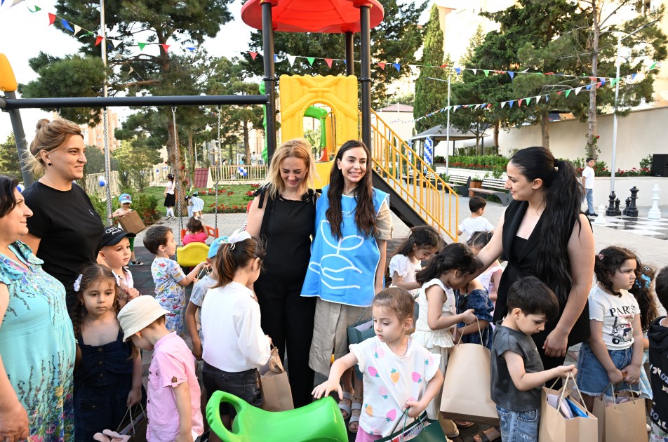 Leyla Əliyeva növbəti abad həyətin açılışında - FOTOLAR