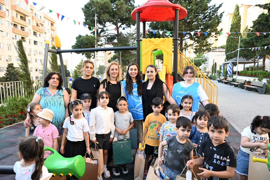 Leyla Əliyeva növbəti abad həyətin açılışında - FOTOLAR