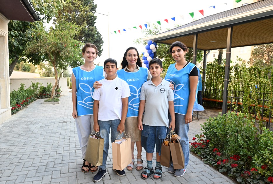 Leyla Əliyeva növbəti abad həyətin açılışında - FOTOLAR