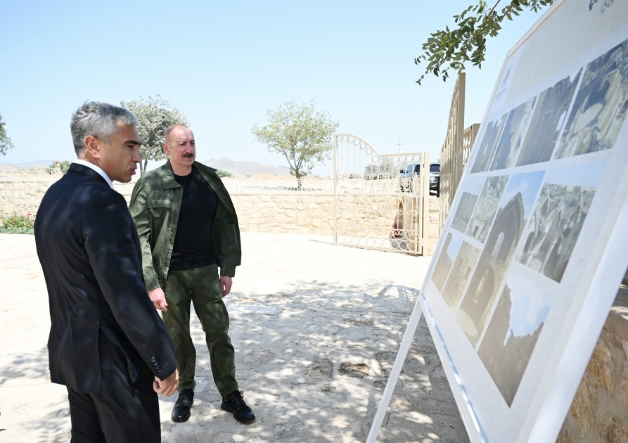 Prezident Qiyaslı kəndindəki məscidin binasının açılışında - FOTOLAR