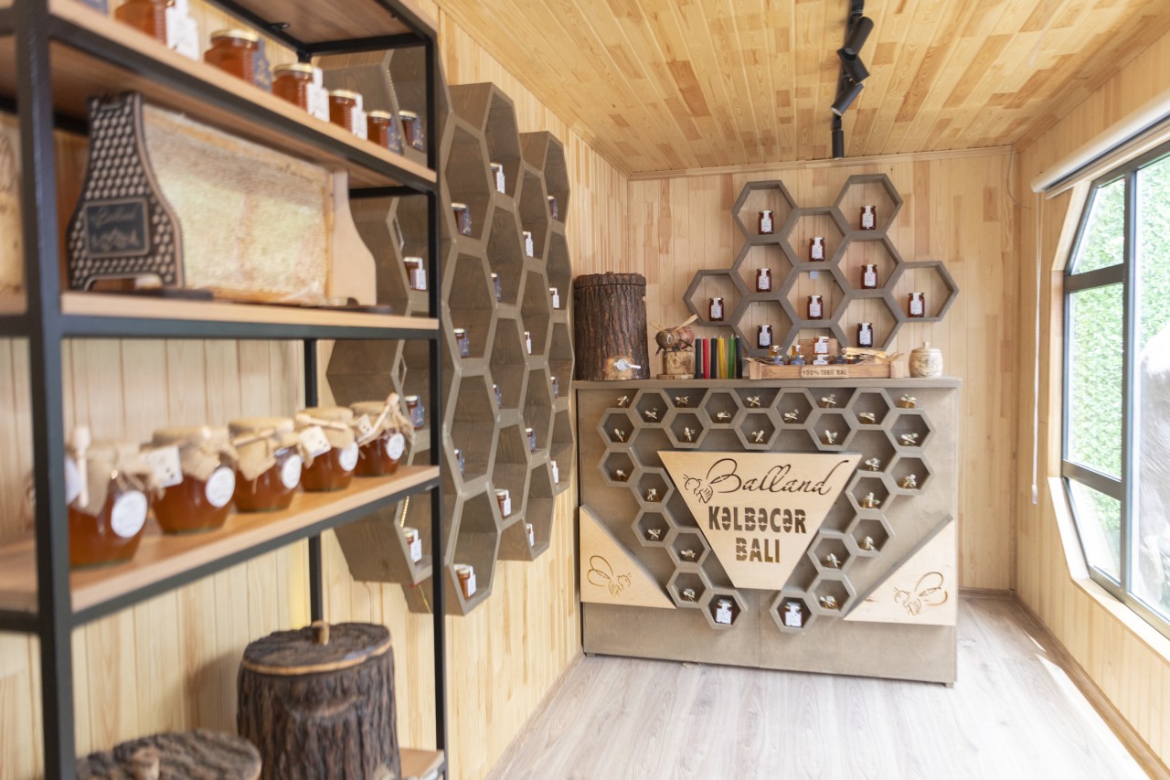 Nazir Kəlbəcərdə təsərrüfatlara baş çəkib, fermerlərlə görüşüb - FOTOLAR