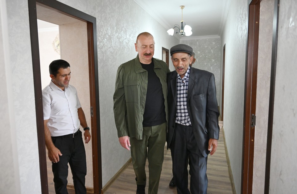 Prezident Xocalının Xanyurdu kəndinə köçən bir qrup sakinlə görüşdü - FOTOLAR (YENİLƏNİB)