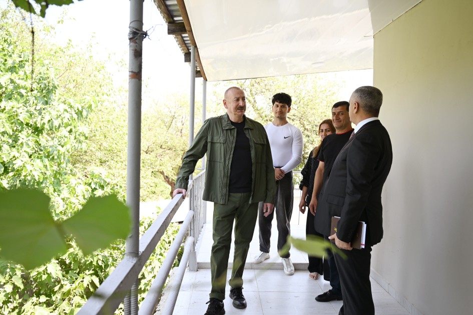 Prezident Xocalının Xanyurdu kəndinə köçən bir qrup sakinlə görüşdü - FOTOLAR (YENİLƏNİB)