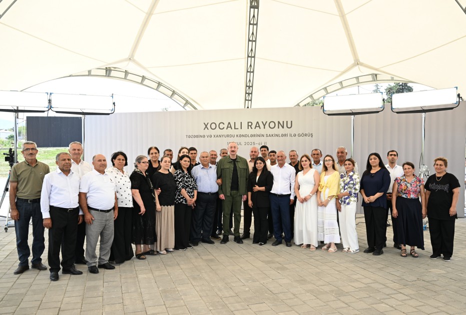 Prezident Xocalının Xanyurdu kəndinə köçən bir qrup sakinlə görüşdü - FOTOLAR (YENİLƏNİB)
