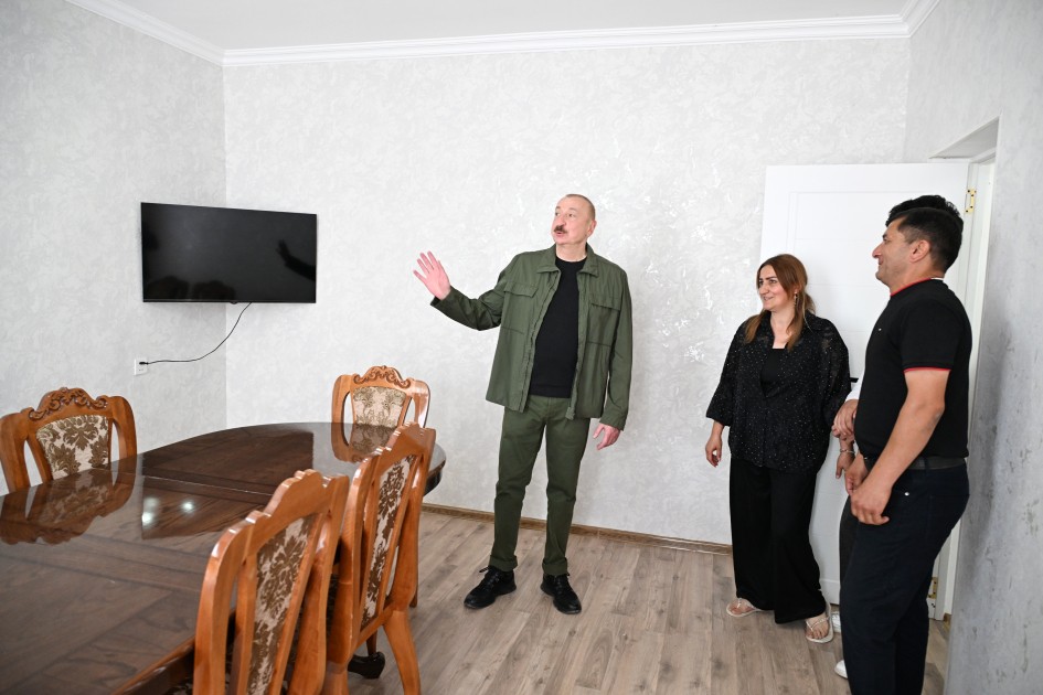 Prezident Xocalının Xanyurdu kəndinə köçən bir qrup sakinlə görüşdü - FOTOLAR (YENİLƏNİB)