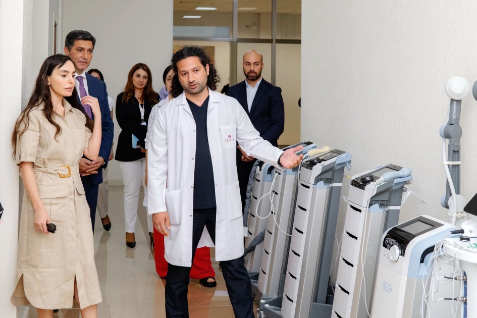 Leyla Əliyeva “Məlhəm Hospital”da olub - FOTOLAR