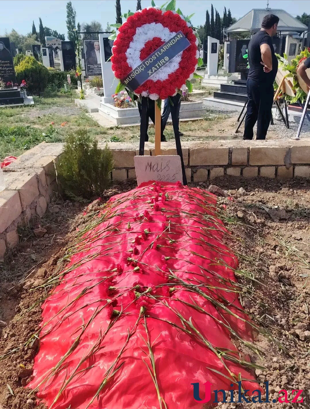 Azərbaycanda musiqiçini maşın vurub öldürdü - FOTO