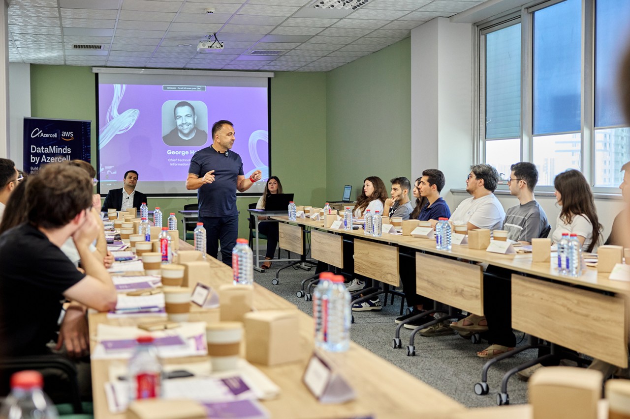 "Azercell" gənclər üçün “DataMinds Bootcamp” proqramına start verdi - FOTOLAR