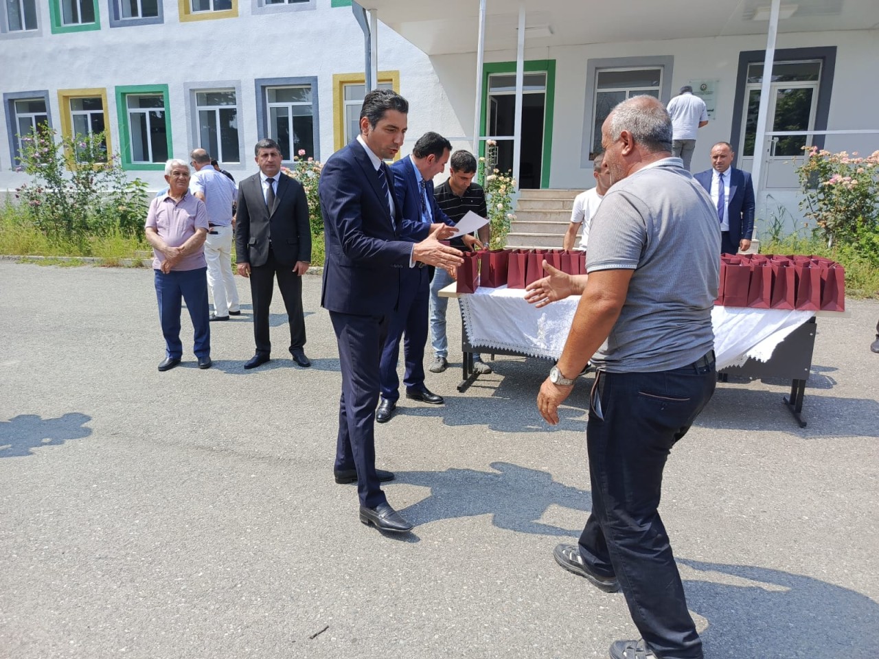 Daha 29 ailə Həsənriz kəndinə köçüb - FOTOLAR